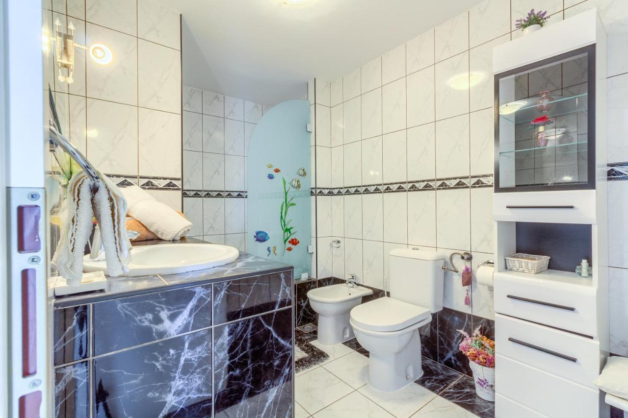 Apartments Meri โตรกีร์ ภายนอก รูปภาพ